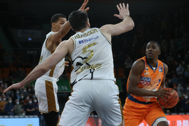 力依旧处于 力依旧处于