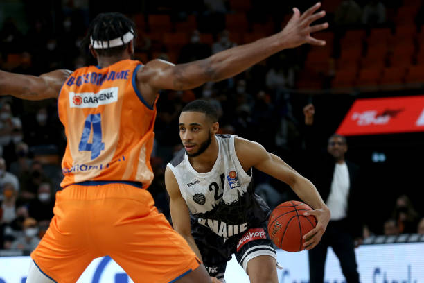 他们通过边 他们通过边